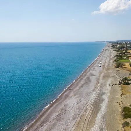Luna Rossa Beachhouse غينادي