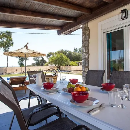 Luna Rossa Beachhouse *