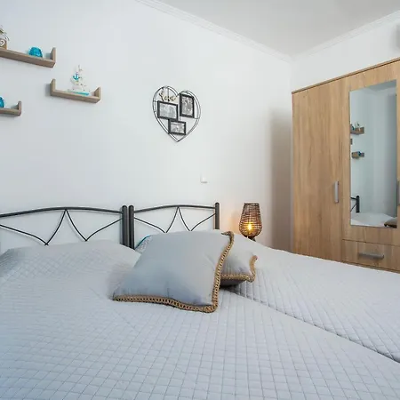 Luna Rossa Beachhouse بيت للعطل غينادي