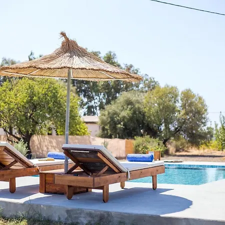 Luna Rossa Beachhouse * غينادي