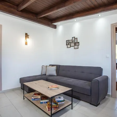 Luna Rossa Beachhouse *